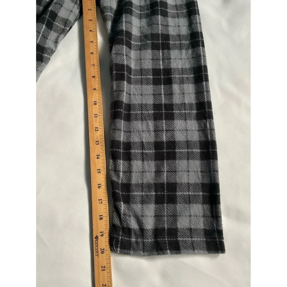 Mad Game pajama pants feature a gray and black plaid print Boys Size 8/10